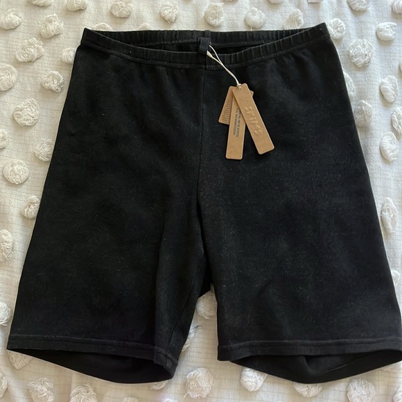 SKIMS Outdoor Bike Shorts - Small - Picture 5 of 6